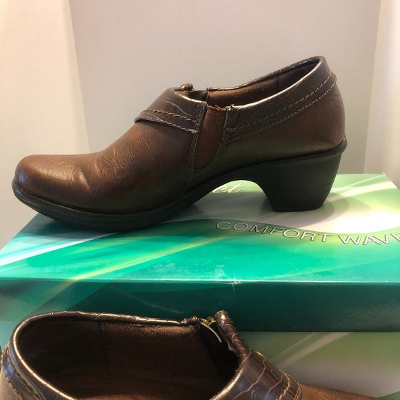 Easy Street  Tan/Brown Croc Clogs/Ankle Bootie - Picture 12 of 13